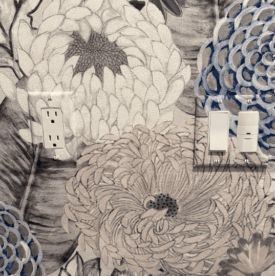 Removing Wallpaper Without Damaging the Wall: Myths, Risks, and the Professional Expertise of Cover Up Services